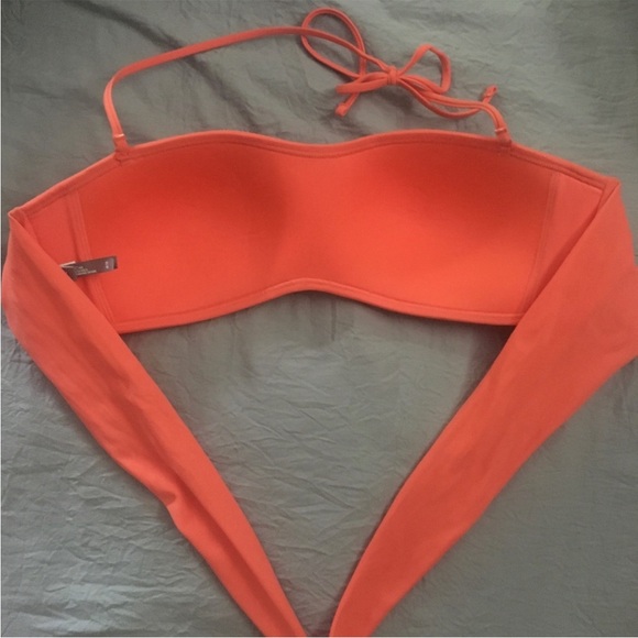 Aerie Coral and Ivory Crochet Bandeau Bikini 🌿 - Picture 4 of 5